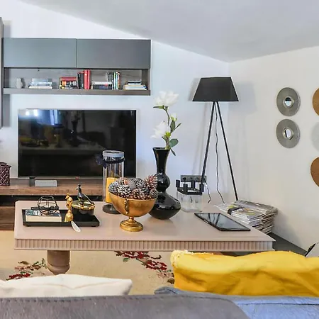 1 Bedroom Front In *