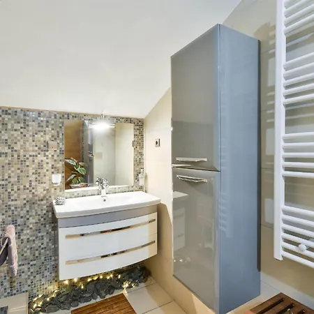 Appartement 1 Bedroom Front In *