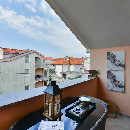 Appartement 1 Bedroom Front In *